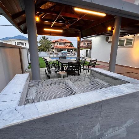Bearbrick Homestay With Pool Port Dickson Eksteriør billede