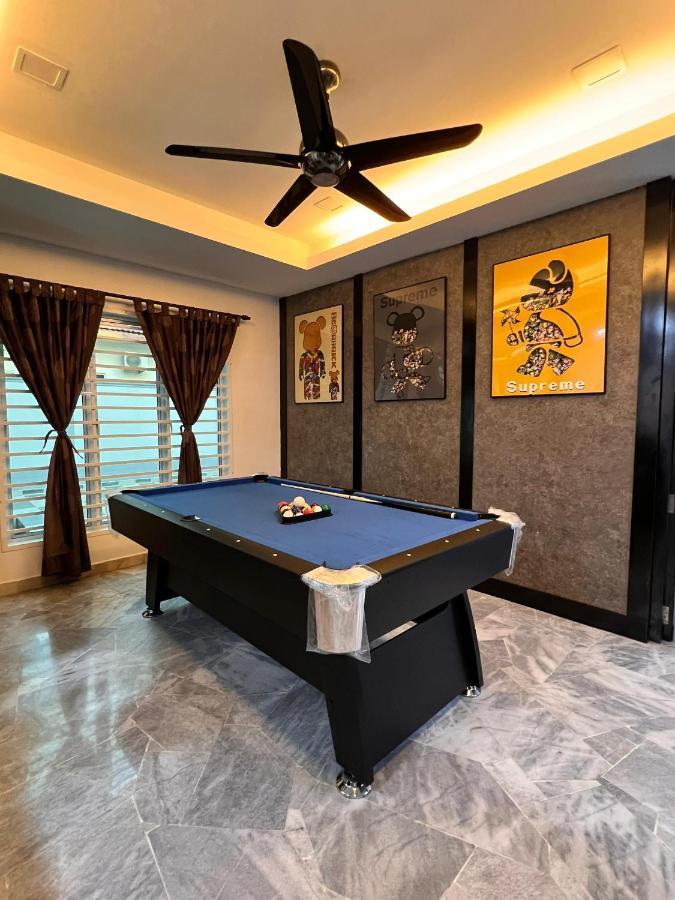 Bearbrick Homestay With Pool Port Dickson Eksteriør billede