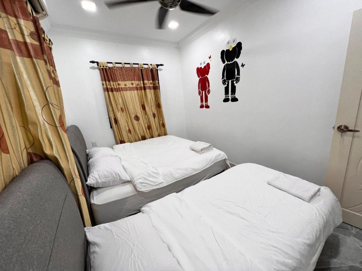 Bearbrick Homestay With Pool Port Dickson Eksteriør billede