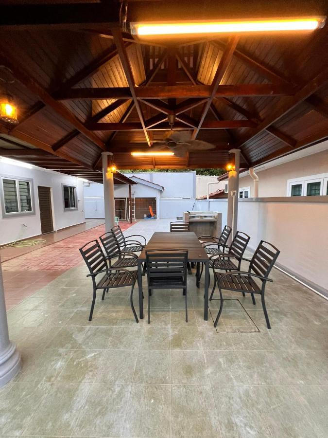 Bearbrick Homestay With Pool Port Dickson Eksteriør billede
